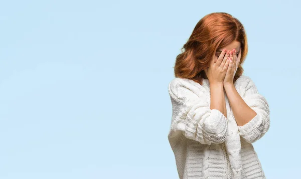 손으로 얼굴을 표정으로 스웨터를 우울증 — 스톡 사진