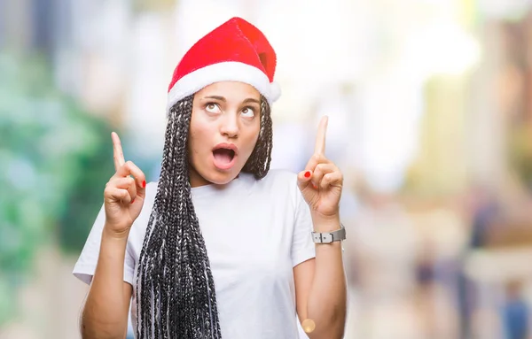 Jovem Trançado Cabelo Afro Americano Menina Vestindo Chapéu Natal Sobre — Fotografia de Stock