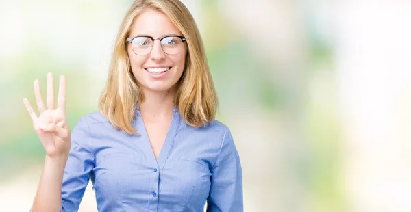 Mulher Bonita Usando Óculos Sobre Fundo Isolado Sorrindo Positivo Fazendo — Fotografia de Stock