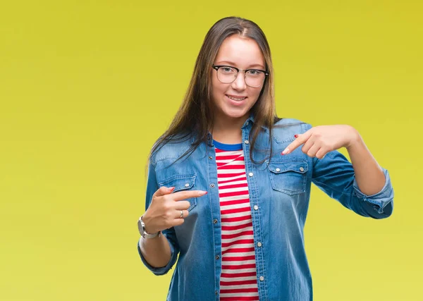 Young Beautiful Caucasian Woman Wearing Glasses Isolated Background Looking Confident — Stock Photo, Image