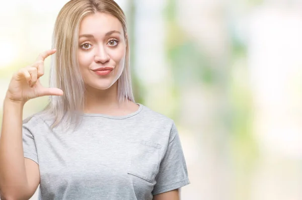 Mujer Rubia Joven Sobre Fondo Aislado Sonriente Seguro Gesto Con —  Fotos de Stock