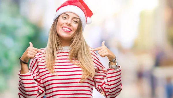 Jovem Mulher Bonita Vestindo Chapéu Natal Sobre Fundo Isolado Olhando — Fotografia de Stock