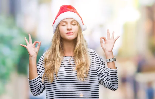 Jovem Mulher Loira Bonita Vestindo Chapéu Natal Sobre Fundo Isolado — Fotografia de Stock