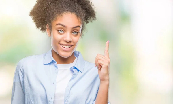 Jonge Afro Amerikaanse Vrouw Geïsoleerde Achtergrond Vinger Omhoog Met Succesvolle — Stockfoto