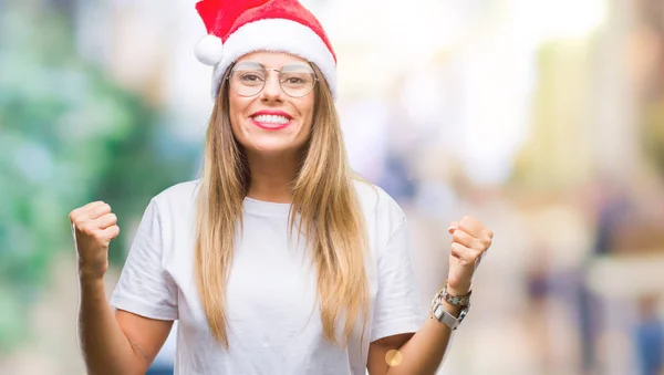 Junge Schöne Frau Mit Weihnachtsmütze Über Isoliertem Hintergrund Feiert Überrascht — Stockfoto