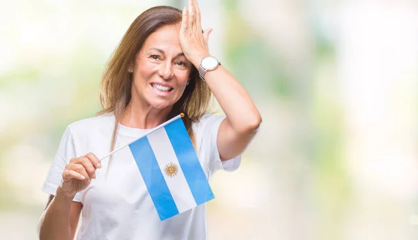 Hispanistische Frau Mittleren Alters Die Die Fahne Argentiniens Vor Isoliertem — Stockfoto