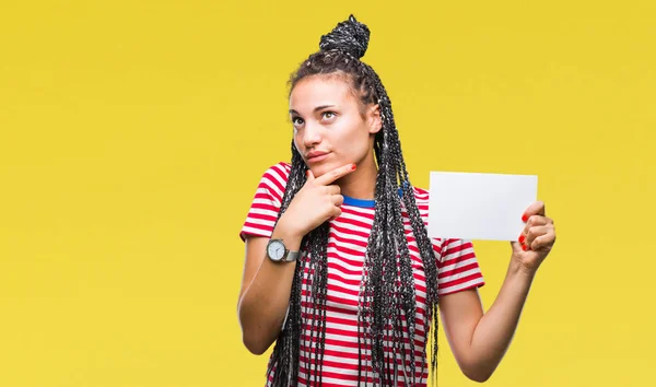 Afro Amerikaanse Meisje Met Lege Kaart Geïsoleerde Achtergrond Ernstige Gezicht — Stockfoto