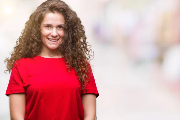 Hermosa Morena Pelo Rizado Joven Con Mirada Casual Sobre Fondo —  Fotos de Stock