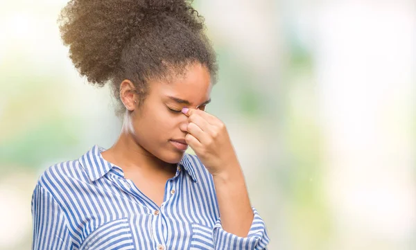 Mujer Afroamericana Joven Sobre Fondo Aislado Cansada Frotando Nariz Ojos — Foto de Stock