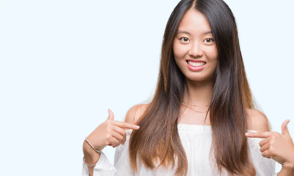 Jonge Aziatische Vrouw Geïsoleerde Achtergrond Zoek Vertrouwen Met Glimlach Het — Stockfoto