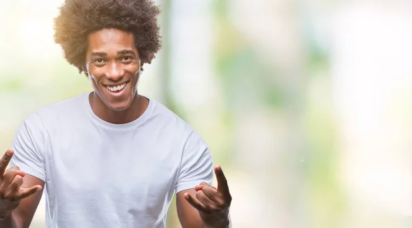 Afro Amerikansk Man Över Isolerade Bakgrunden Ropade Med Galna Uttryck — Stockfoto