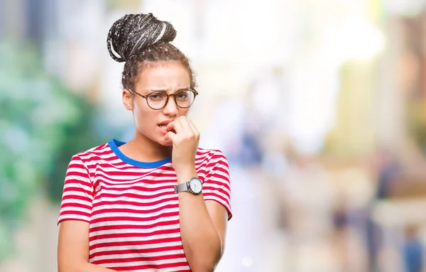 Jonge Gevlochten Haar Afrikaanse Amerikaanse Meisje Met Bril Geïsoleerde Achtergrond — Stockfoto