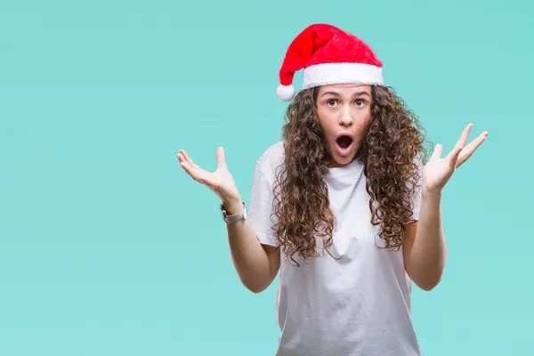 Menina Morena Jovem Usando Chapéu Natal Sobre Fundo Isolado Celebrando — Fotografia de Stock