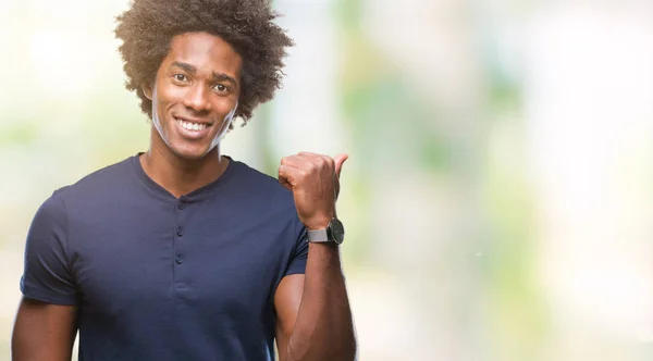 Afro Americano Homem Sobre Isolado Fundo Sorrindo Com Feliz Rosto — Fotografia de Stock