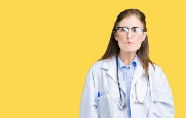 Medioevo Donna Medico Maturo Indossa Cappotto Medico Sfondo Isolato Rendendo — Foto Stock