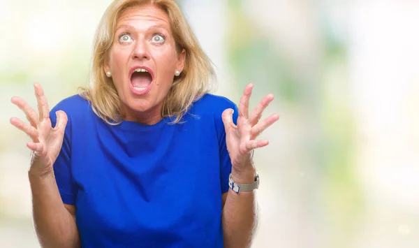 Blonde Vrouw Van Middelbare Leeftijd Geïsoleerde Achtergrond Gekke Gekke Schreeuwen — Stockfoto