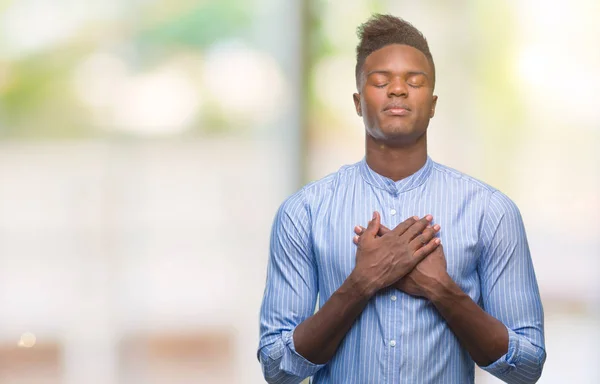 Jonge Afro Amerikaanse Zakenman Geïsoleerde Achtergrond Glimlachend Met Handen Borst — Stockfoto