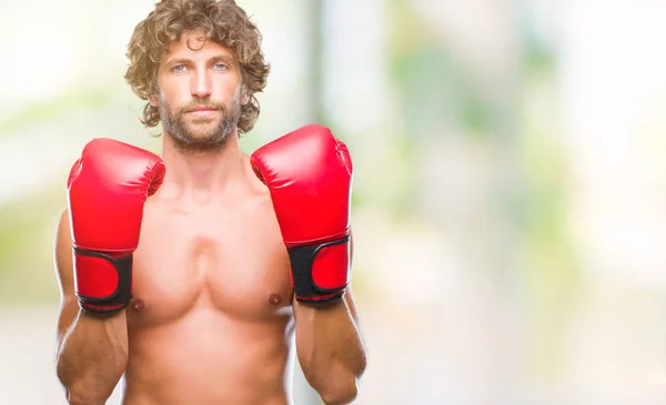 Knappe Hispanic Bokser Man Dragen Van Bokshandschoenen Geïsoleerde Achtergrond Met — Stockfoto