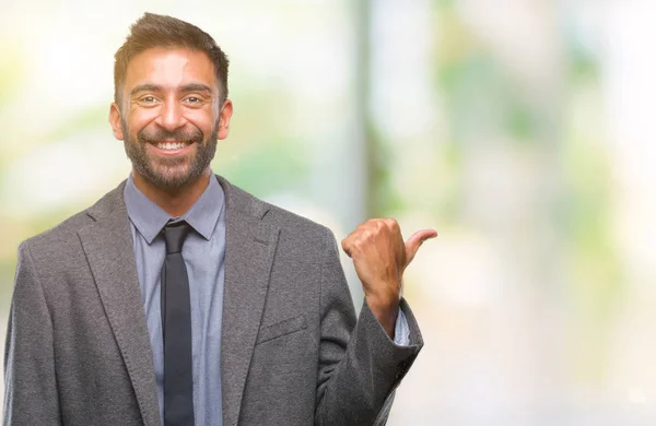 Hombre Negocios Hispano Adulto Sobre Fondo Aislado Sonriendo Con Cara —  Fotos de Stock