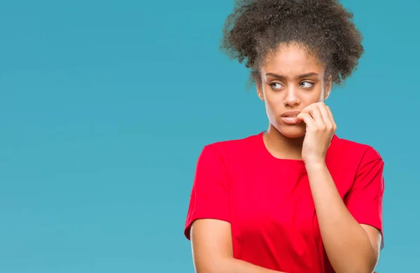 Unga Afro Amerikansk Kvinna Över Isolerade Bakgrund Ser Stressad Och — Stockfoto