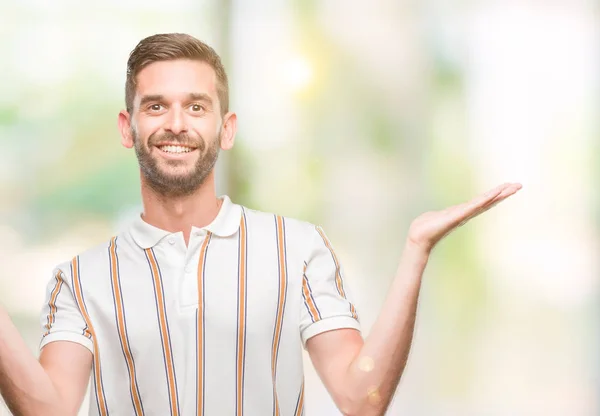 Homem Bonito Jovem Sobre Fundo Isolado Expressão Indolente Confuso Com — Fotografia de Stock