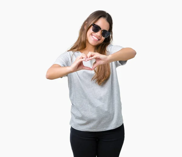 Joven Mujer Morena Hermosa Con Gafas Sol Sobre Fondo Aislado —  Fotos de Stock