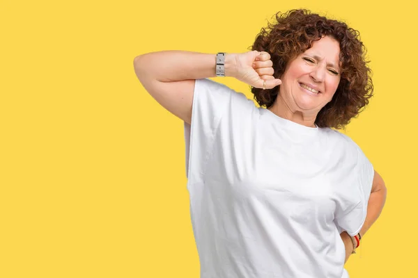 Vackra Mellersta Ager Senior Kvinna Klädd Vit Shirt Över Isolerade — Stockfoto