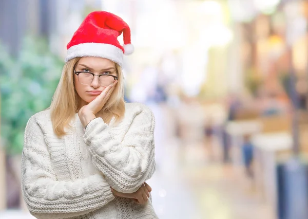 Jeune Femme Caucasienne Portant Chapeau Noël Sur Fond Isolé Pensant — Photo