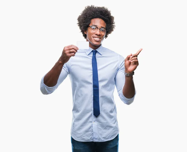 Afro Americano Segurando Cartão Visita Sobre Fundo Isolado Muito Feliz — Fotografia de Stock