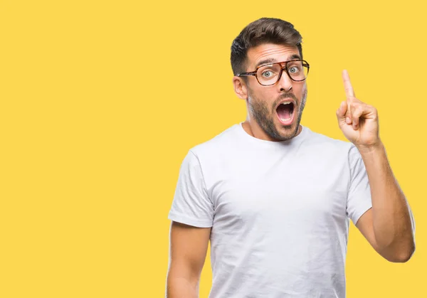 Homem Bonito Jovem Usando Óculos Sobre Fundo Isolado Apontando Dedo — Fotografia de Stock