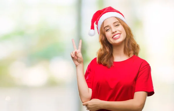 Giovane Bella Donna Sfondo Isolato Indossando Cappello Natale Sorridente Con — Foto Stock