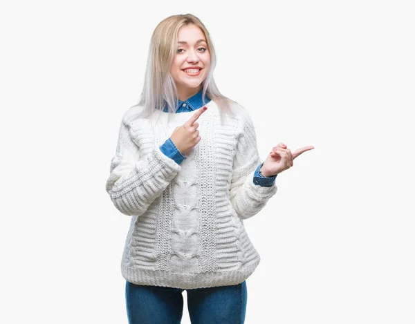 Mujer Rubia Joven Vistiendo Suéter Invierno Sobre Fondo Aislado Sonriendo — Foto de Stock