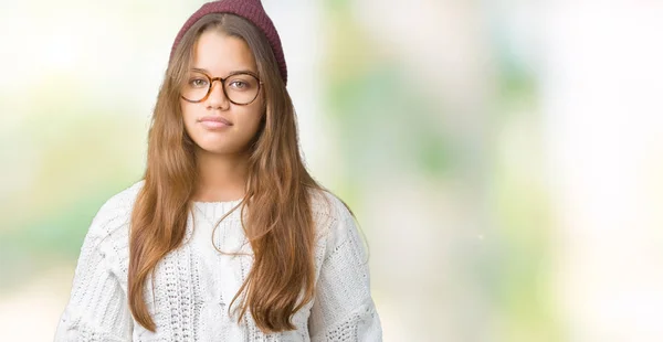 Joven Hermosa Morena Hipster Mujer Con Gafas Sombrero Invierno Sobre — Foto de Stock