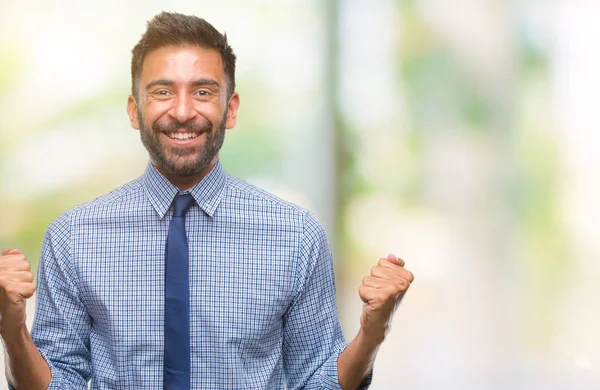 Erwachsener Hispanischer Geschäftsmann Mit Isoliertem Hintergrund Feiert Überrascht Und Erstaunt — Stockfoto