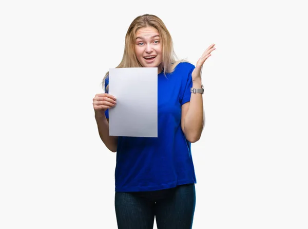 Young Caucasian Woman Holding Blank Paper Sheet Isolated Background Very — Stock Photo, Image