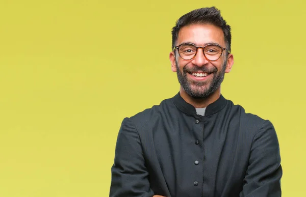 Hombre Sacerdote Católico Hispano Adulto Sobre Fondo Aislado Rostro Feliz —  Fotos de Stock