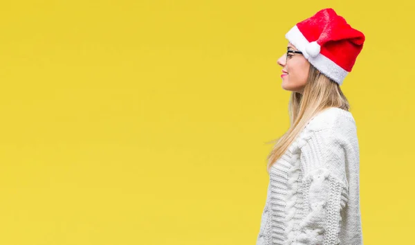 Jovem Mulher Bonita Vestindo Chapéu Natal Sobre Fundo Isolado Olhando — Fotografia de Stock