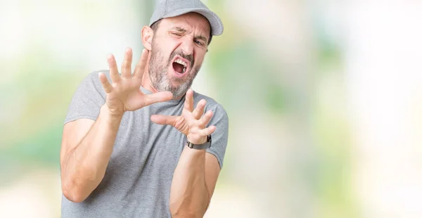 Gutaussehender Älterer Herr Mittleren Alters Mit Sportmütze Über Isoliertem Hintergrund — Stockfoto