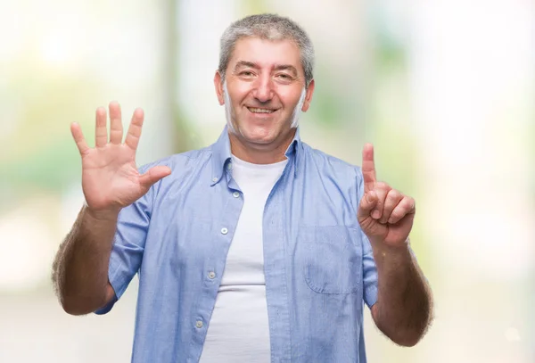 Hombre Mayor Guapo Sobre Fondo Aislado Mostrando Señalando Con Los —  Fotos de Stock