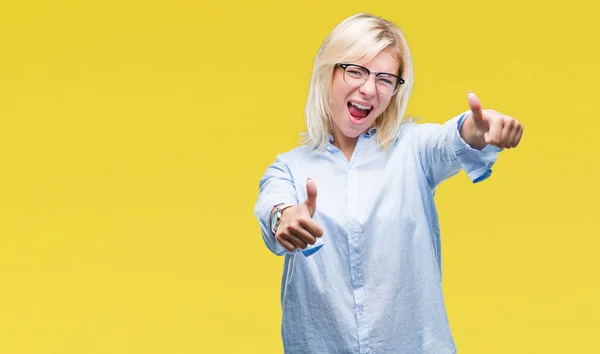 Joven Mujer Negocios Rubia Hermosa Con Gafas Sobre Fondo Aislado —  Fotos de Stock