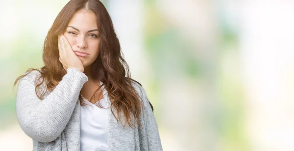 Mooie Grootte Jonge Vrouw Dragen Winter Jas Geïsoleerde Achtergrond Denken — Stockfoto