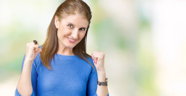 Schöne Reife Frau Mittleren Alters Trägt Winterpullover Über Isoliertem Hintergrund — Stockfoto