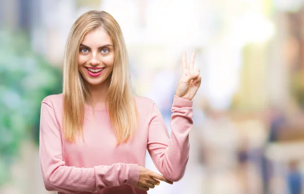 Giovane Bella Donna Bionda Che Indossa Maglione Invernale Rosa Sfondo — Foto Stock