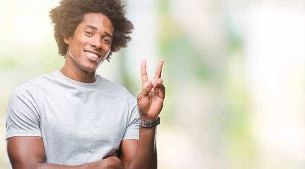 Afro Americký Muž Izolované Pozadí Usmívající Smajlík Mrkl Fotoaparát Dělá — Stock fotografie