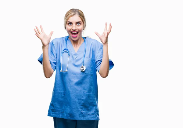 Junge Schöne Blonde Ärztin Chirurgin Krankenschwester Über Isolierten Hintergrund Feiert — Stockfoto