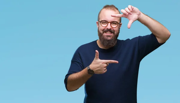 Young Caucasian Hipster Man Wearing Sunglasses Isolated Background Smiling Making — Stock Photo, Image