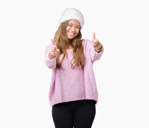 Jonge Mooie Brunette Vrouw Trui Winter Hoed Dragen Geïsoleerde Achtergrond — Stockfoto