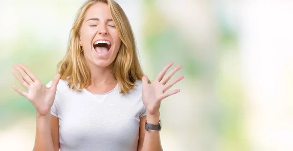 Mooie Jonge Vrouw Dragen Casual Wit Shirt Geïsoleerd Achtergrond Vieren — Stockfoto