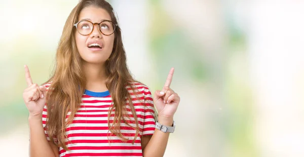 Junge Schöne Brünette Frau Mit Brille Und Gestreiftem Shirt Über — Stockfoto