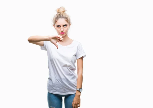 Ung Vacker Blond Kvinna Klädd Vit Shirt Över Isolerade Bakgrund — Stockfoto